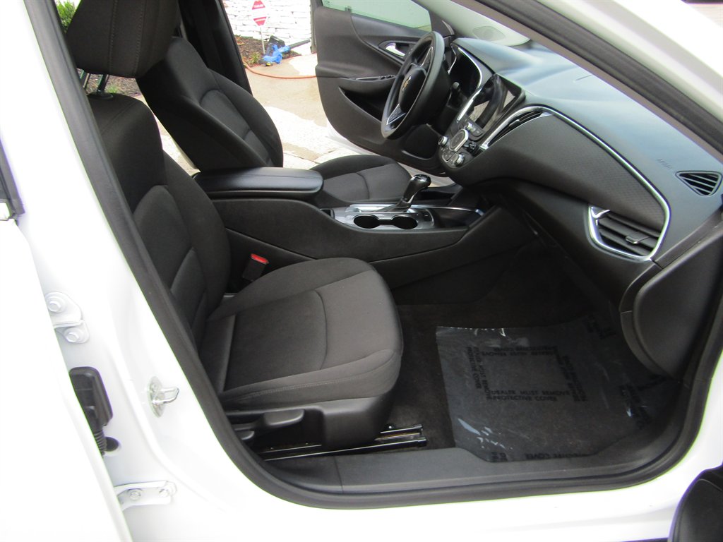 2020 Chevrolet Malibu - $9,311