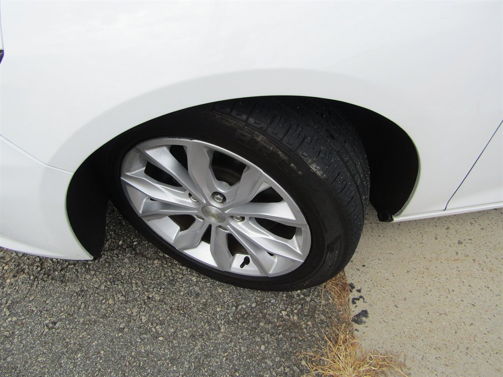 2020 Chevrolet Malibu - $9,311