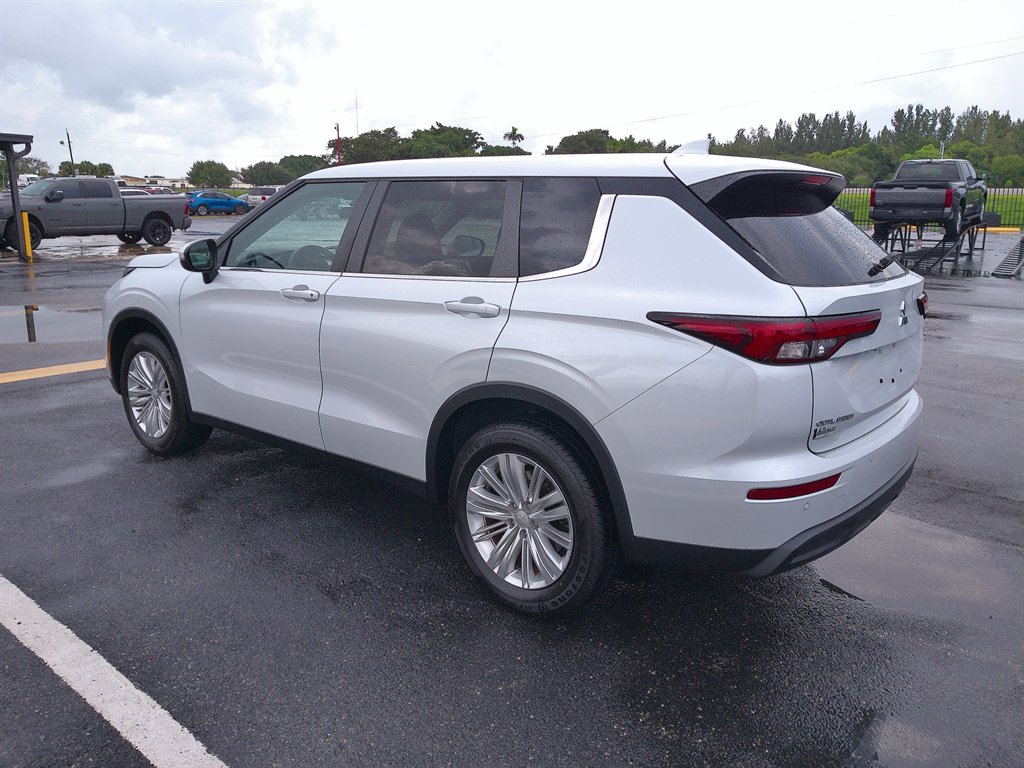 2023 Mitsubishi Outlander