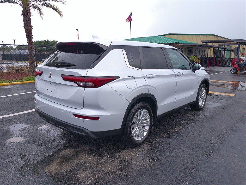 2023 Mitsubishi Outlander