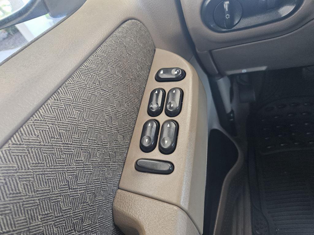 2004 Ford Explorer XLS photo