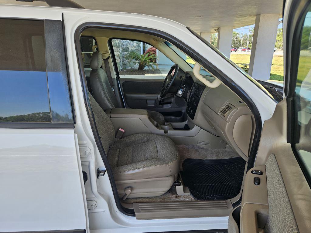 2004 Ford Explorer XLS photo
