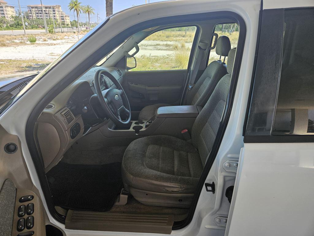 2004 Ford Explorer XLS photo