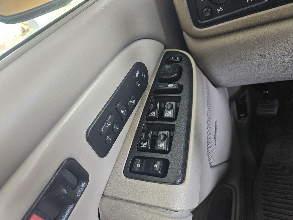 2003 Chevrolet Tahoe photo