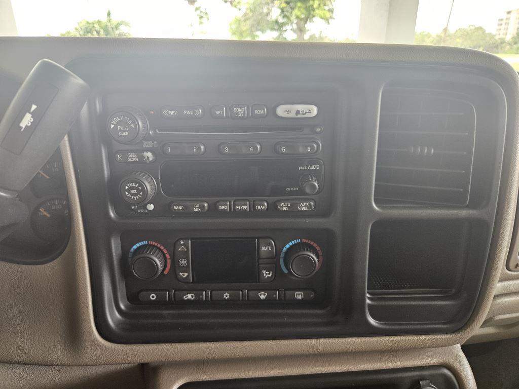 2003 Chevrolet Tahoe photo