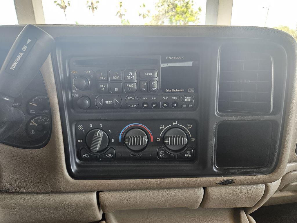 2001 Chevrolet Tahoe LS photo
