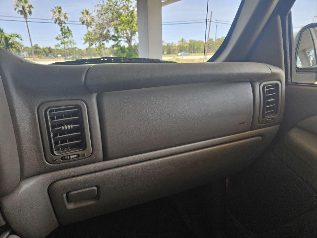2001 Chevrolet Tahoe LS photo