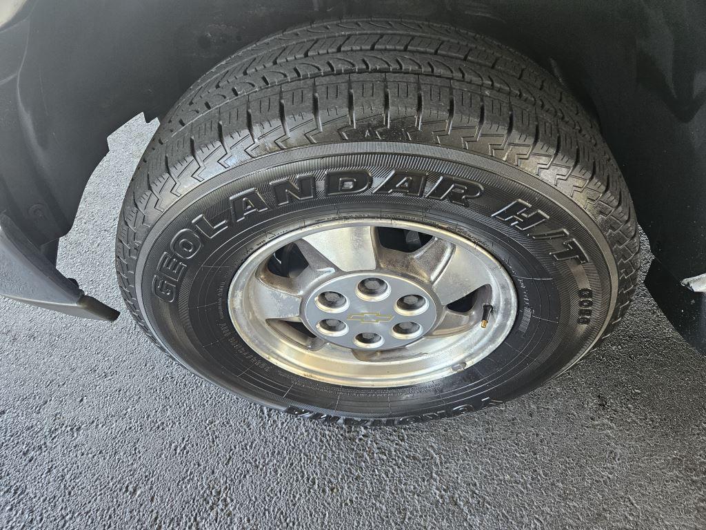 2001 Chevrolet Tahoe LS photo