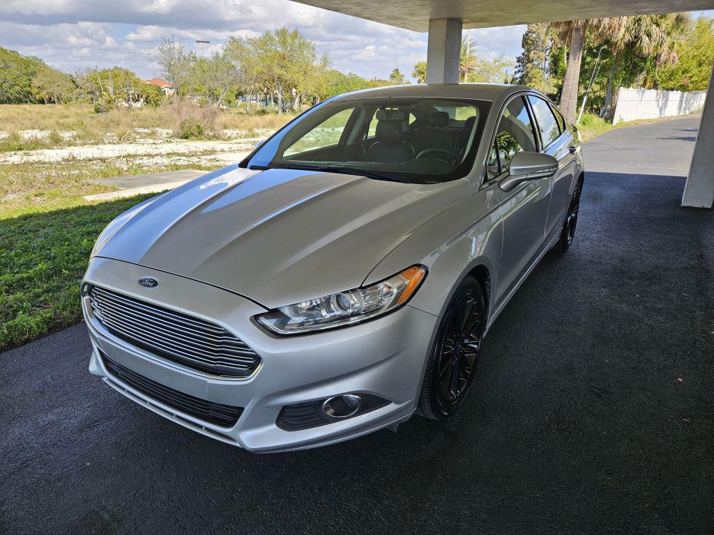 The 2014 Ford Fusion SE photos