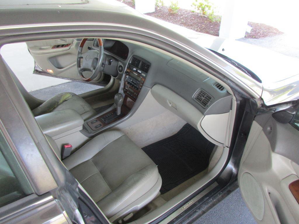 2001 Lexus ES - $2,900