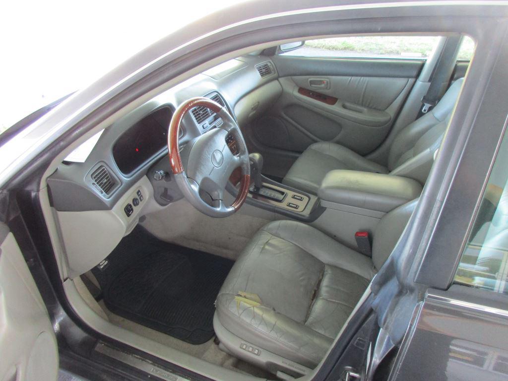 2001 Lexus ES - $2,900