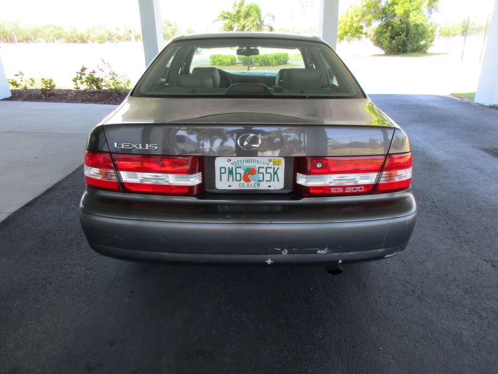 2001 Lexus ES - $2,900