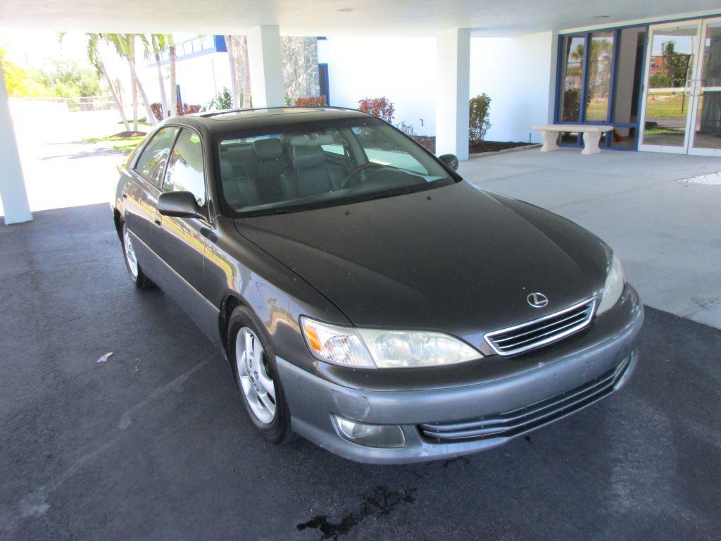 2001 Lexus ES - $2,900