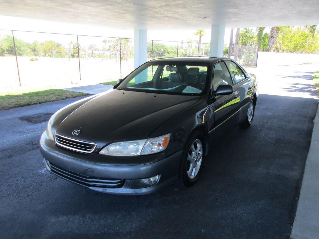 2001 Lexus ES - $2,900