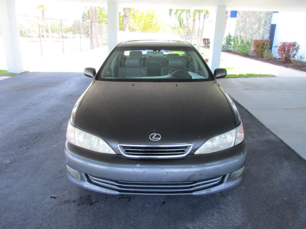 2001 Lexus ES - $2,900
