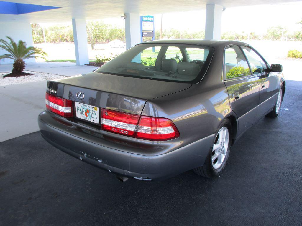 2001 Lexus ES - $2,900