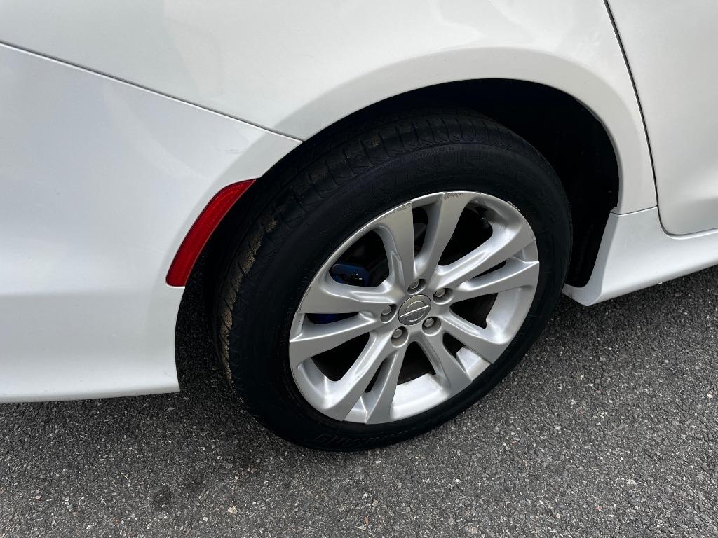 2015 Chrysler 200 - $11,900