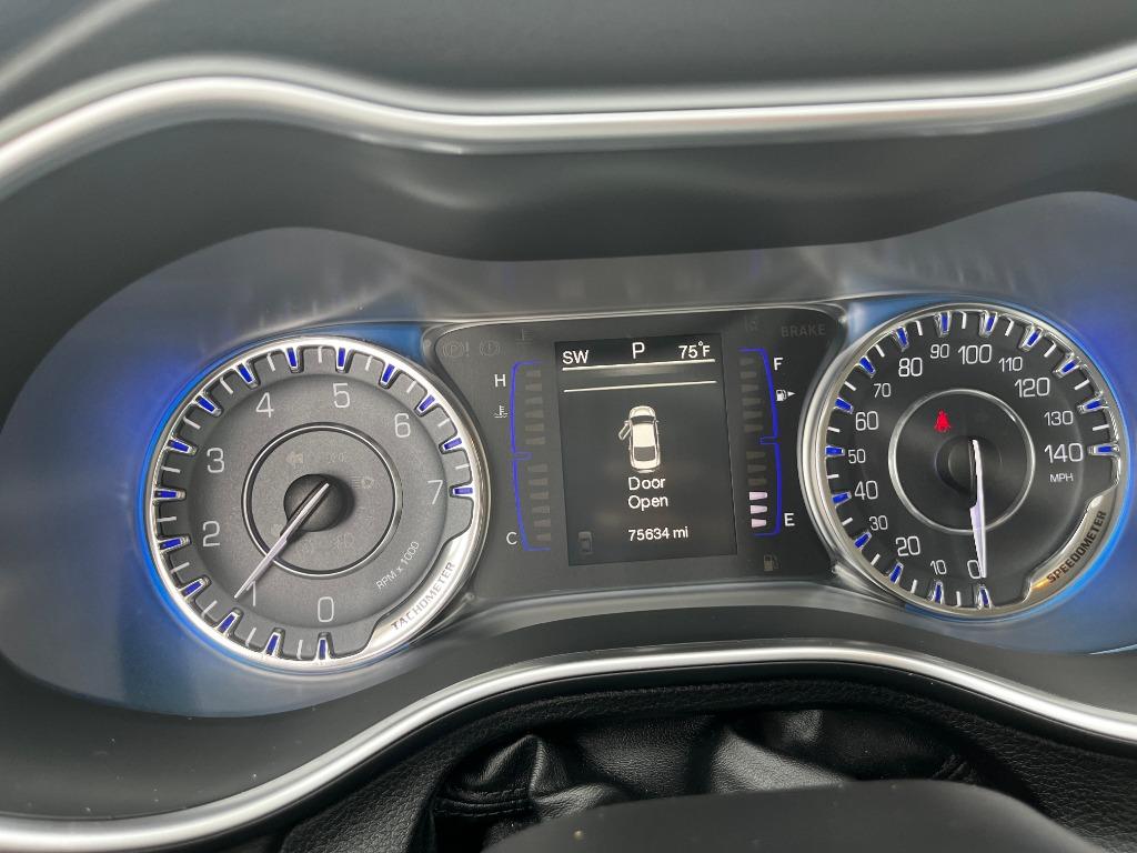 2015 Chrysler 200 - $11,900