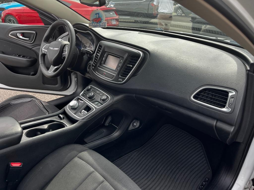 2015 Chrysler 200 - $11,900