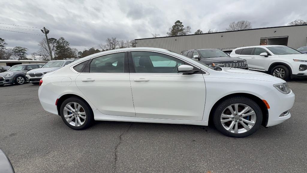 2015 Chrysler 200 - $11,900