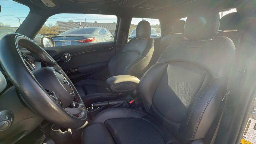 2021 MINI Hardtop - $26,400