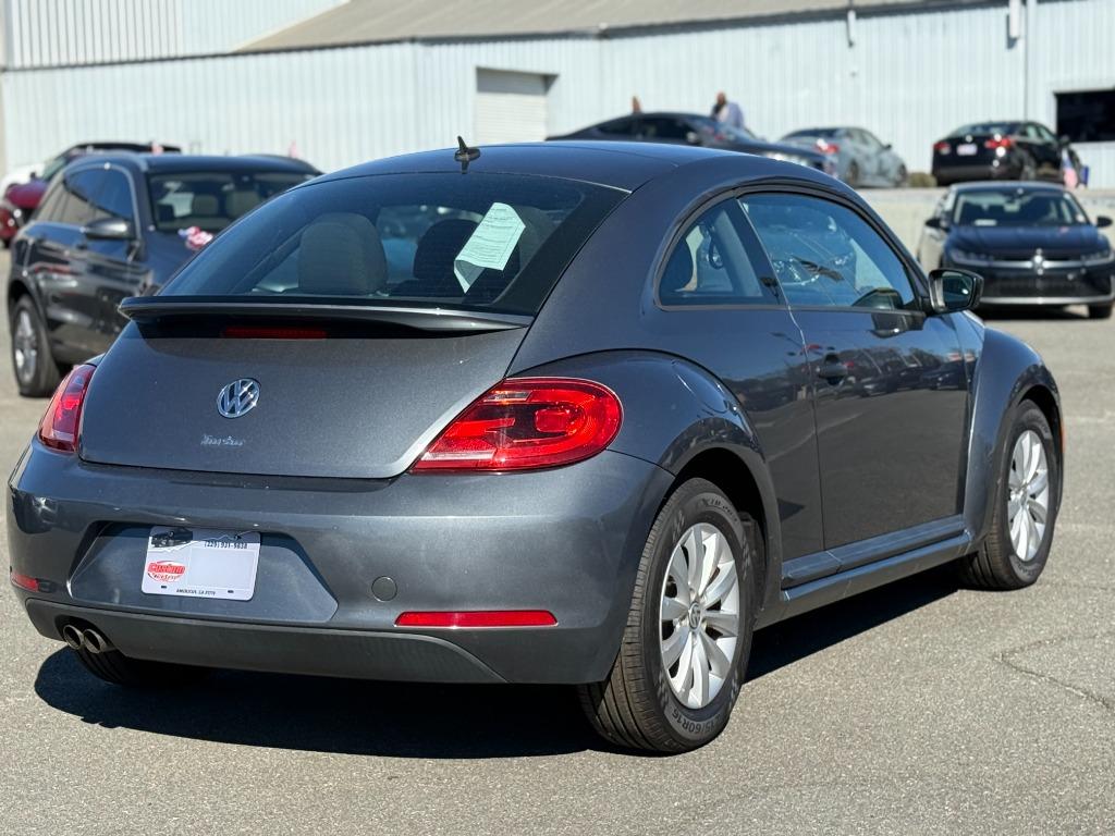 2018 Volkswagen Beetle - $20,625