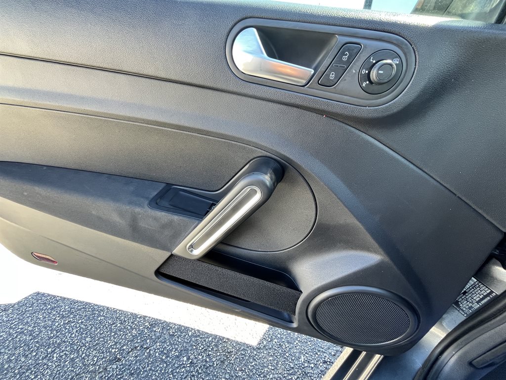 2018 Volkswagen Beetle - $20,625
