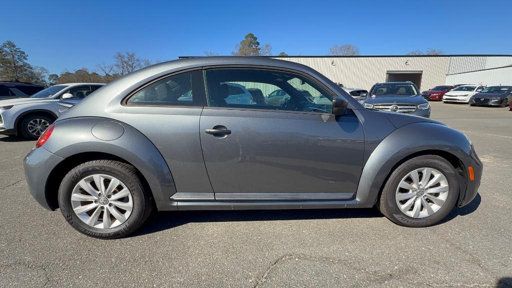 2018 Volkswagen Beetle - $20,625
