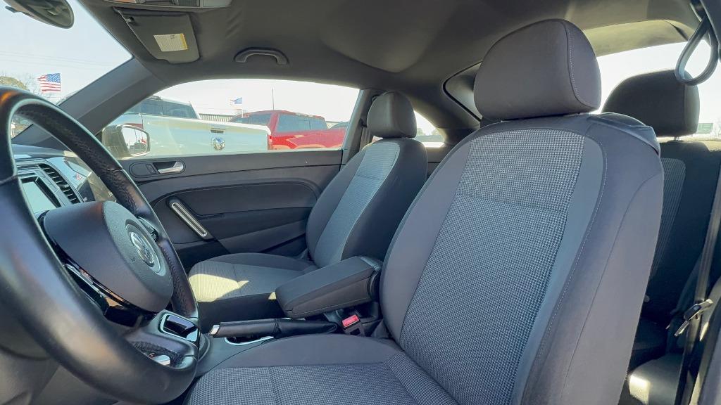 2018 Volkswagen Beetle - $20,625