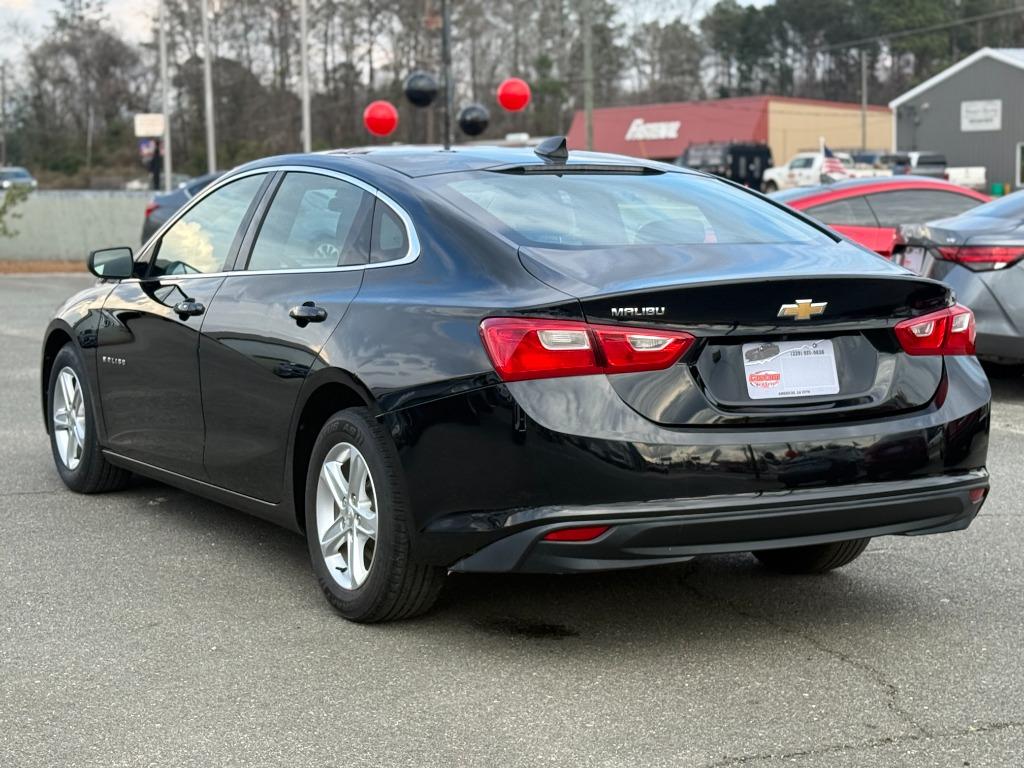 2021 Chevrolet Malibu - $15,300