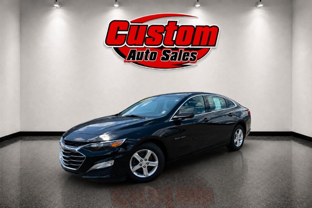 2021 Chevrolet Malibu - $15,300