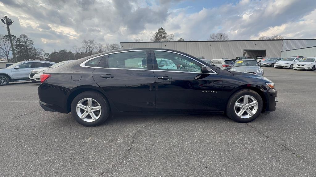 2021 Chevrolet Malibu - $15,300