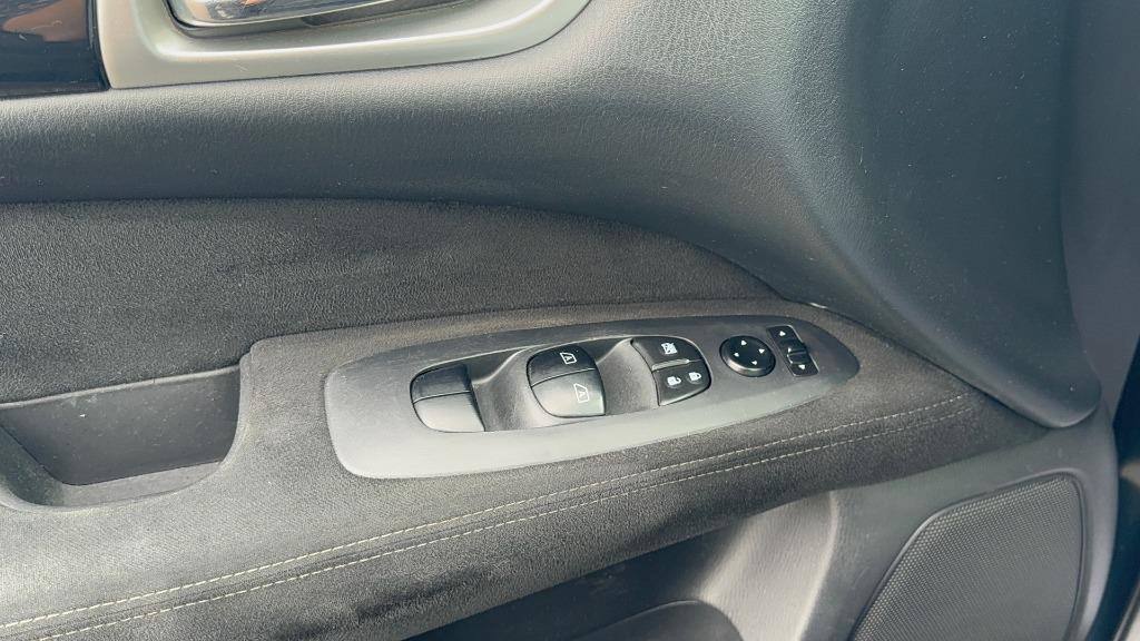 2015 Nissan Pathfinder - $8,995