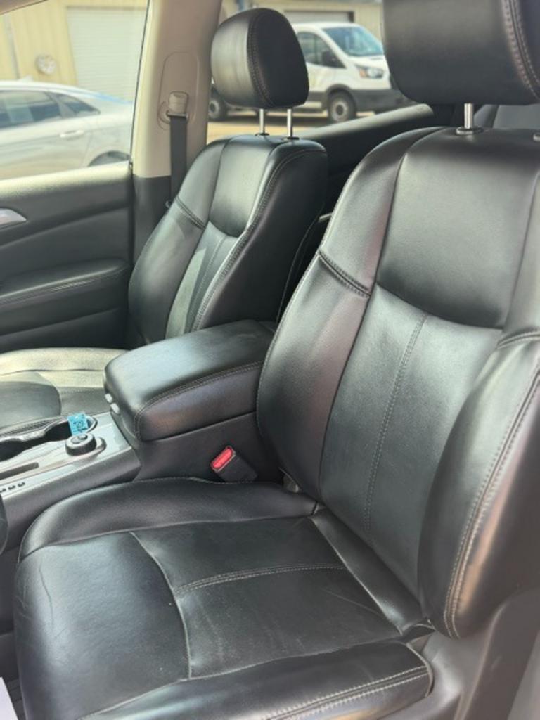 View vehicle photo 7