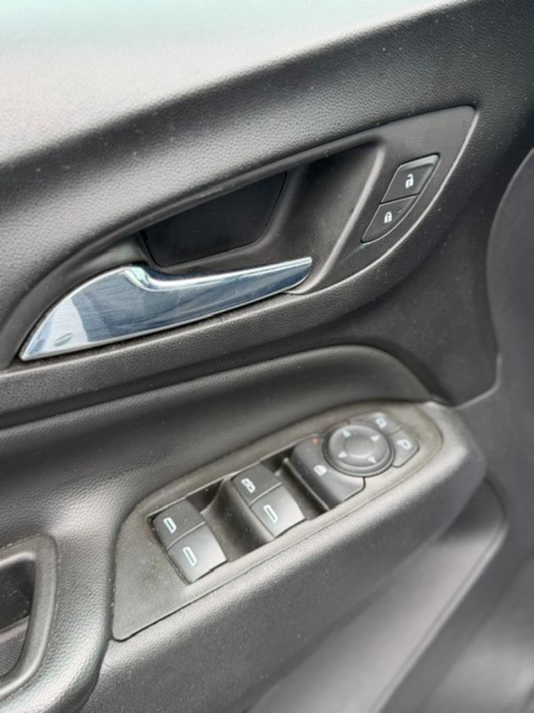 2022 Chevrolet Equinox - $16,950