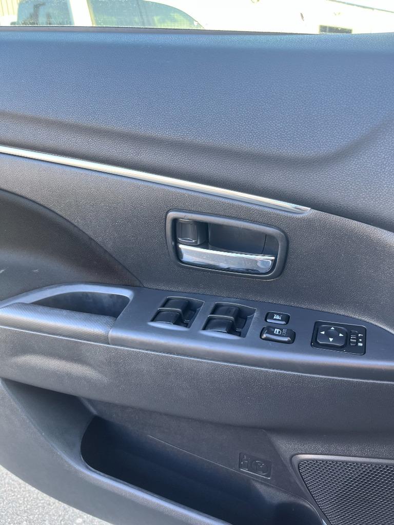 2024 Mitsubishi Outlander - $16,400