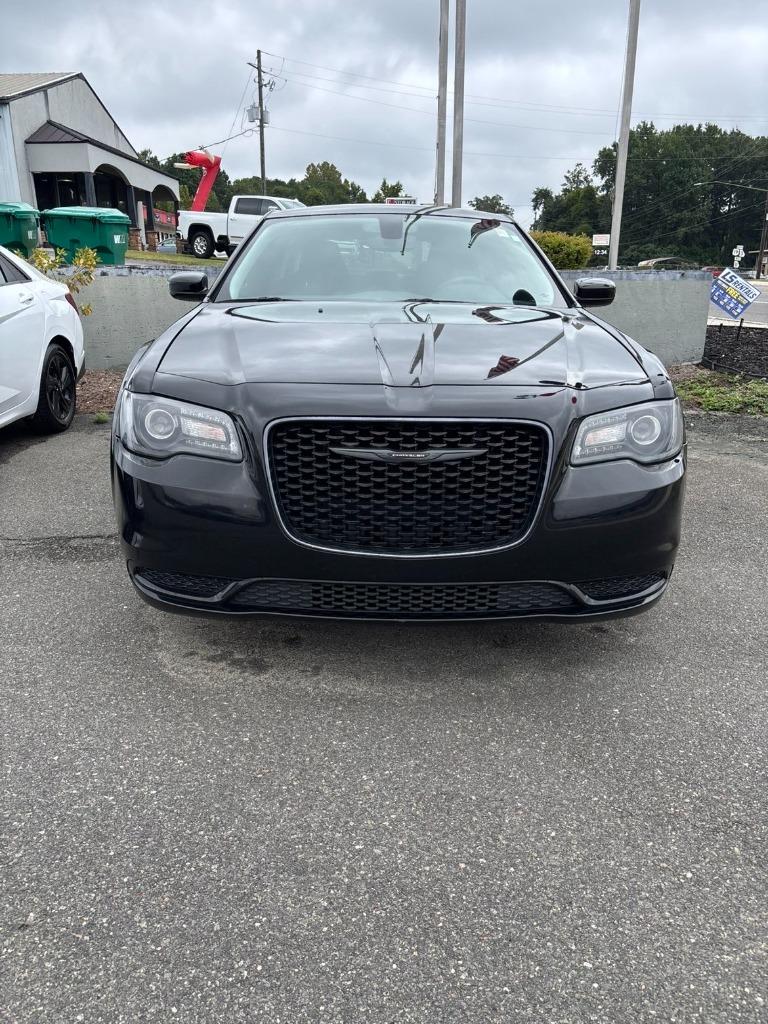 2023 Chrysler 300 - $20,950