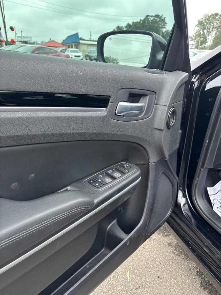 2023 Chrysler 300 - $20,950