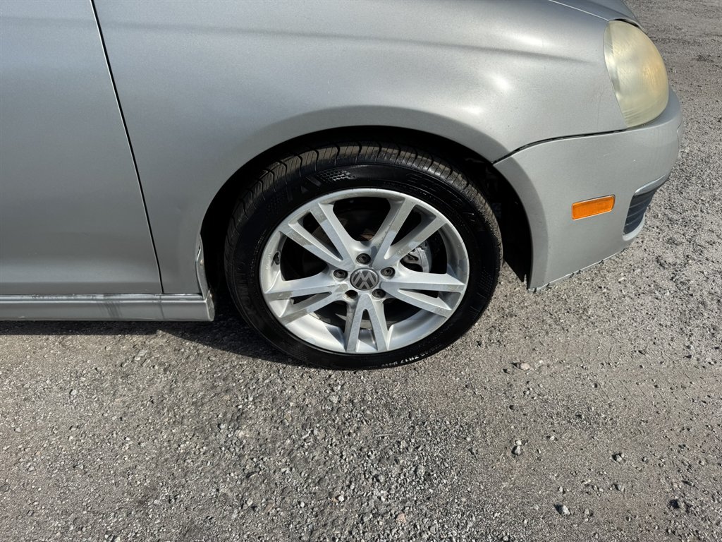 2006 Volkswagen Jetta - $8,880
