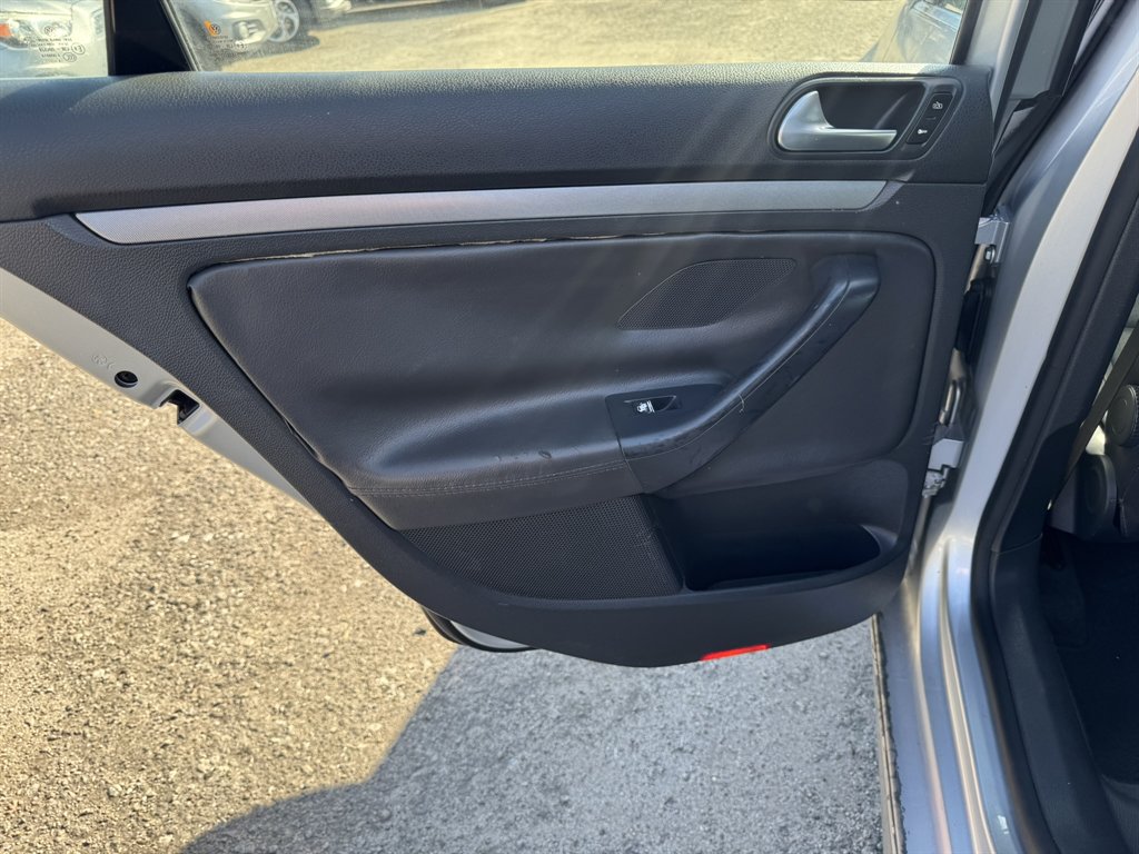2006 Volkswagen Jetta - $8,880