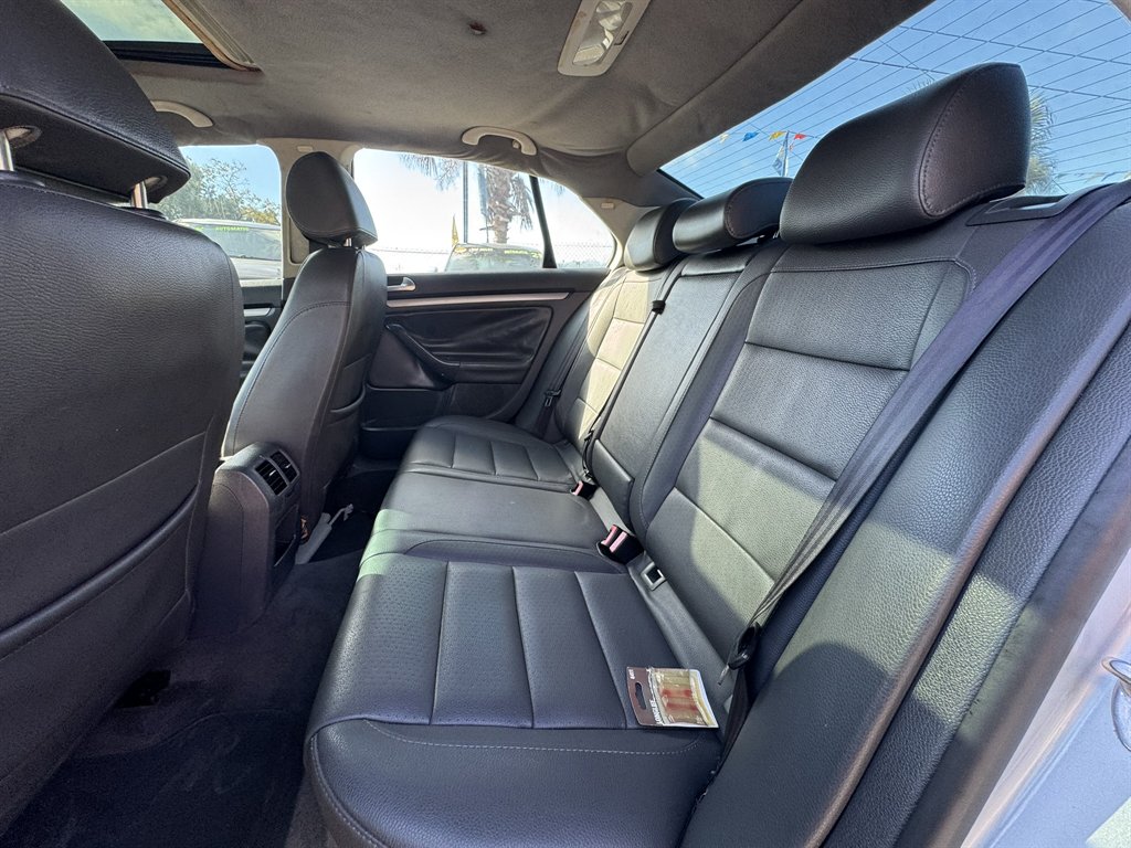 2006 Volkswagen Jetta - $8,880