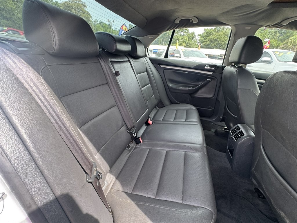 2006 Volkswagen Jetta - $8,880