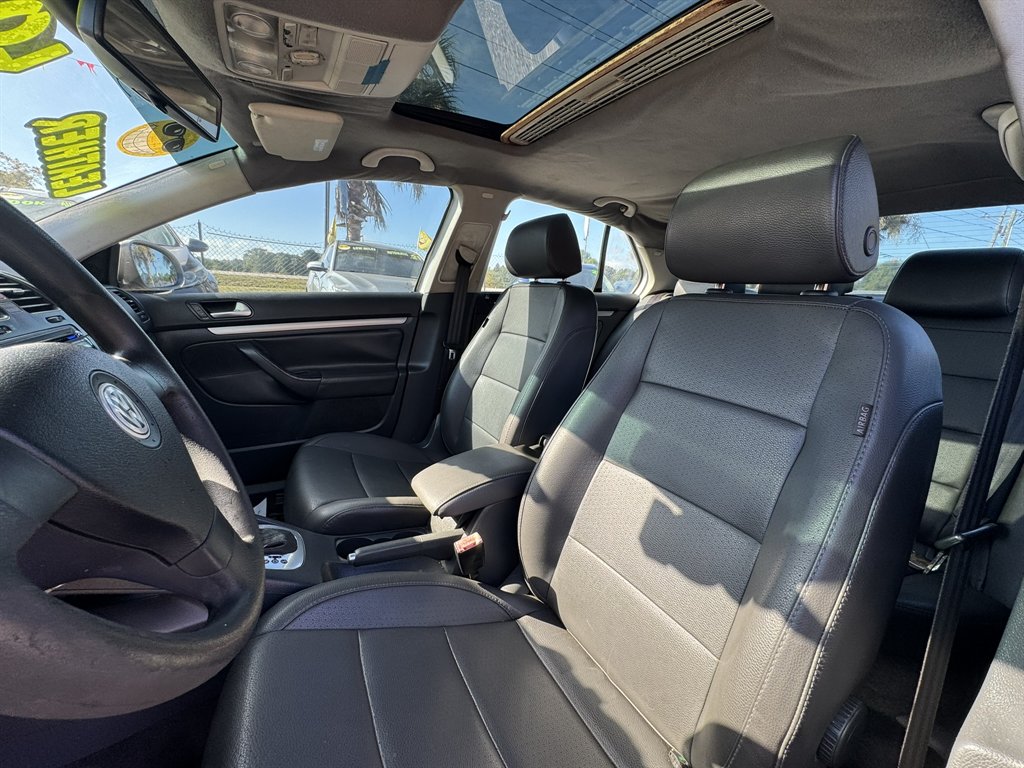 2006 Volkswagen Jetta - $8,880