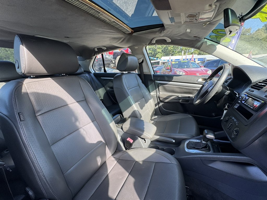2006 Volkswagen Jetta - $8,880
