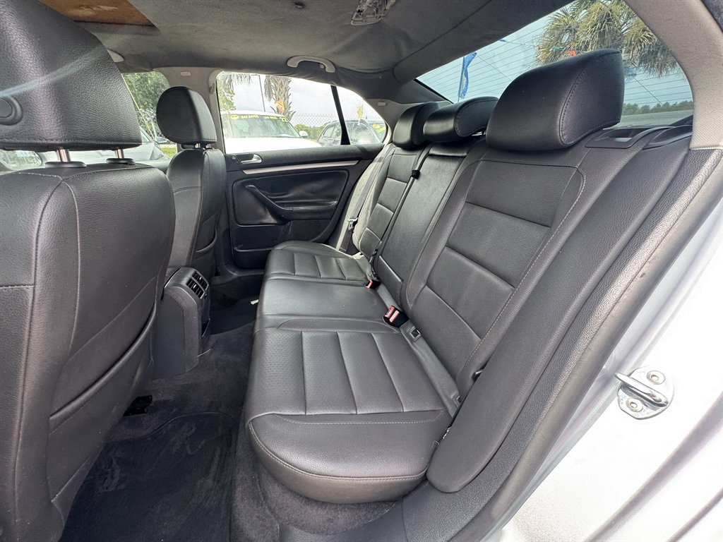 2006 Volkswagen Jetta - $8,880