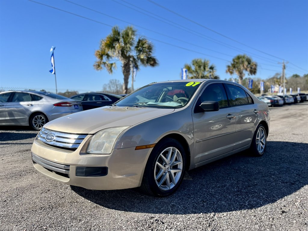 The 2007 Ford Fusion I-4 S photos