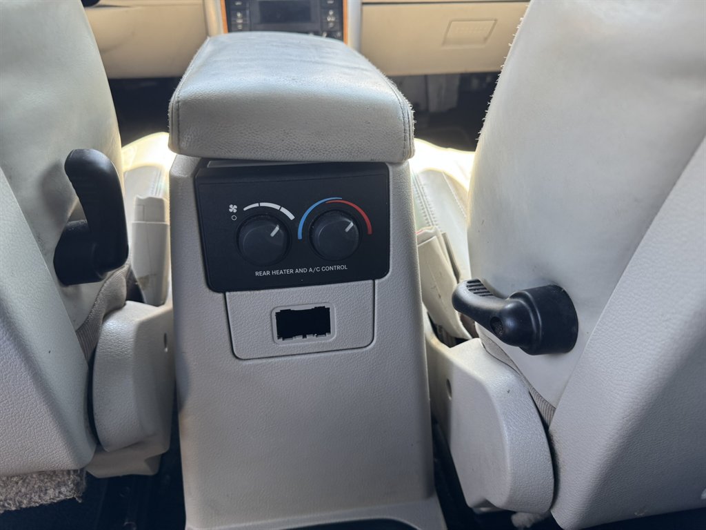2007 Chrysler Aspen - $8,880
