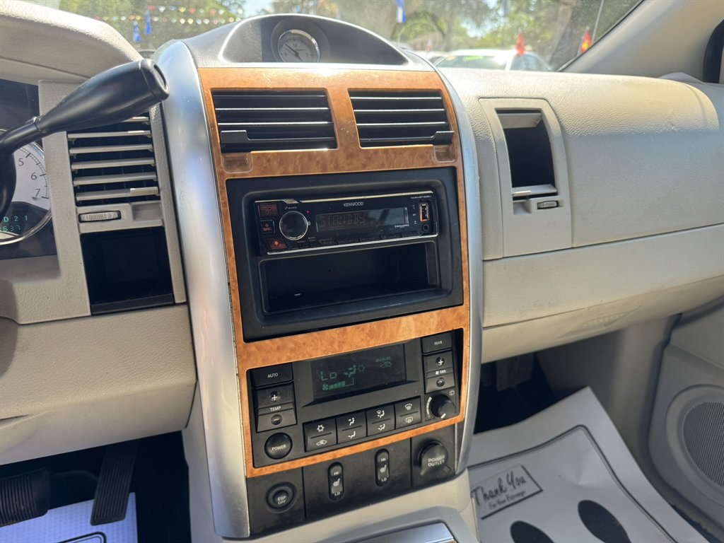 2007 Chrysler Aspen - $8,880