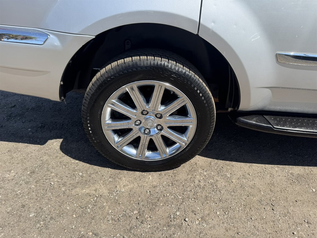 2007 Chrysler Aspen - $8,880