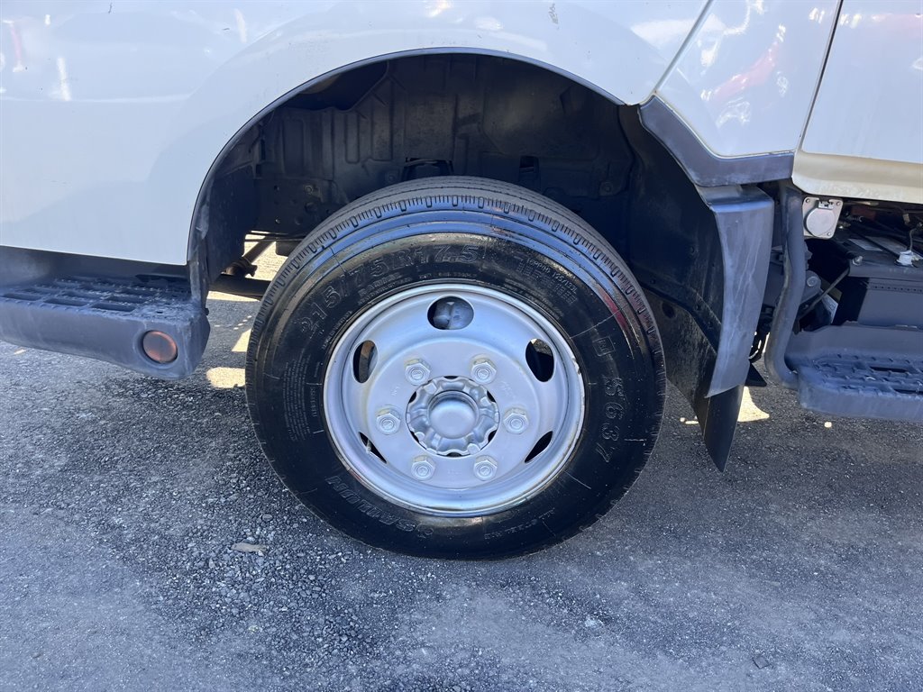 2016 Hino Xjc740 / Xfc740 - $19,980